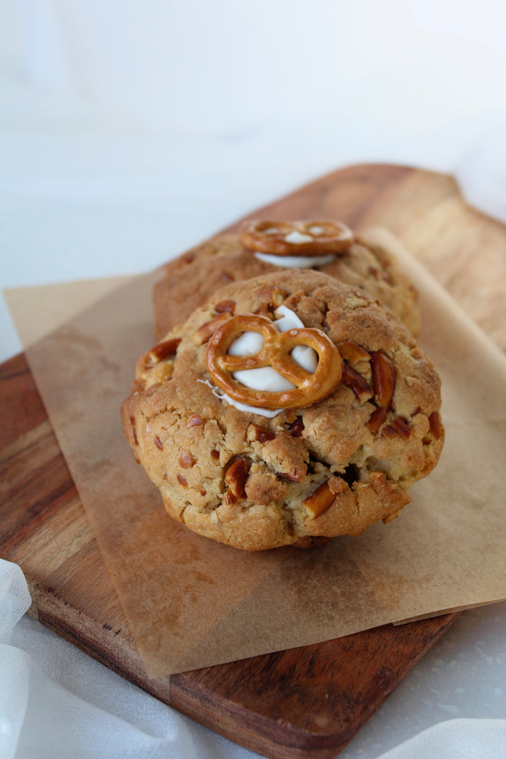 White Choc & Salted Caramel Pretzel